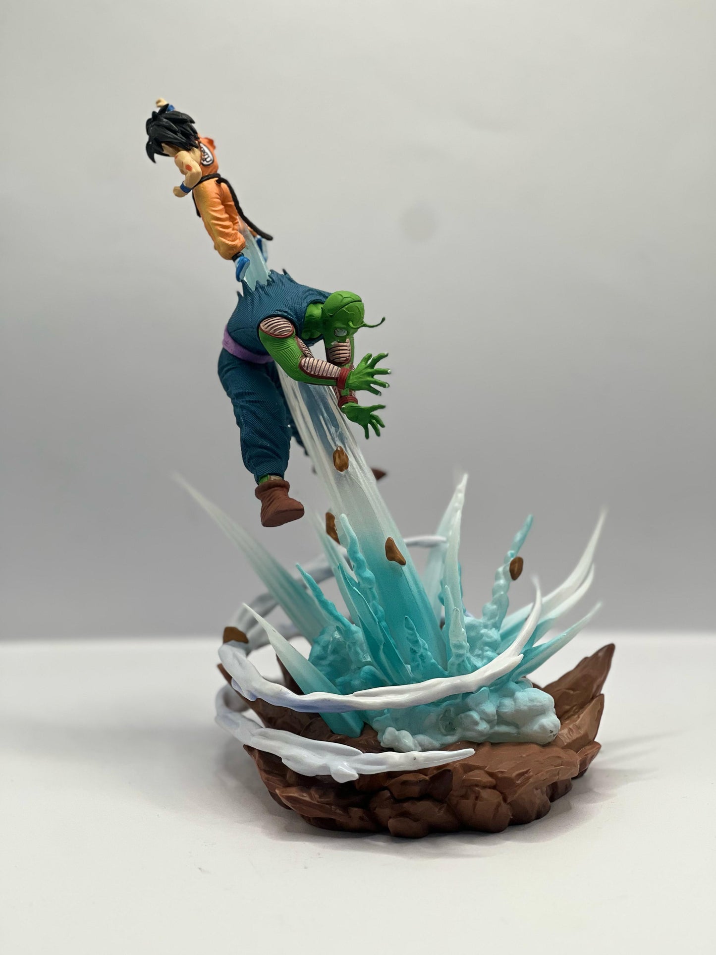 GOKU VS JUNIOR CON LED 22CM