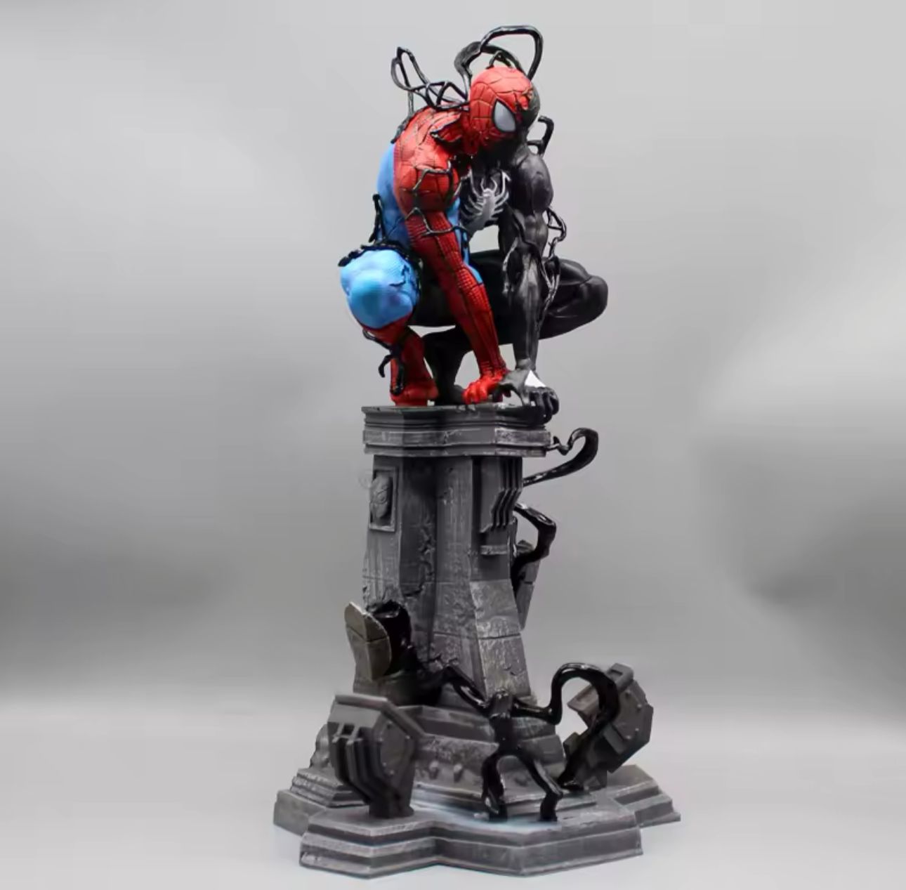 SPIDERMAN VENOM SYMBIOTE 40CM CON LED