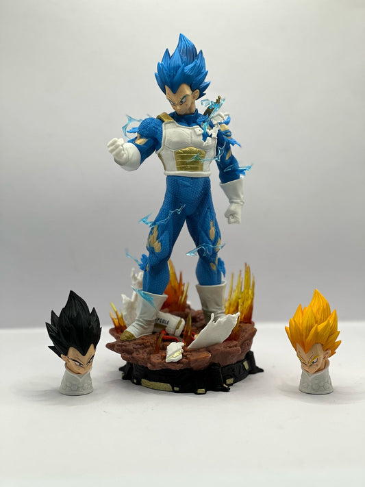 VEGETA CON 3 TRASFORMAZIONI 23CM